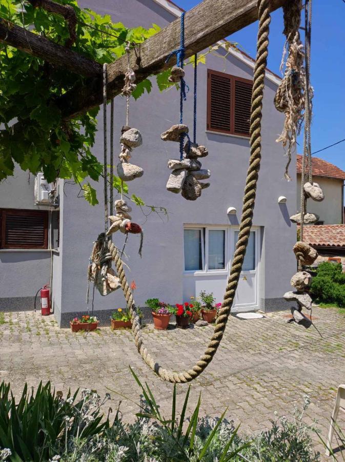 Konoba Yan Apartman Póla Kültér fotó